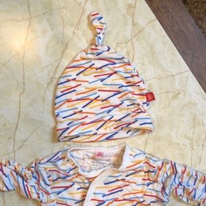 EUC Magnetic Me Unisex Baby Gown w/Hat